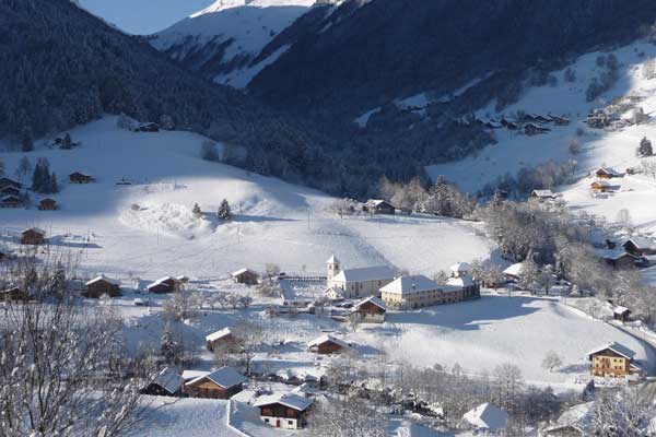 village tout proche des stations de ski de La Clusaz et du Grand Bornand