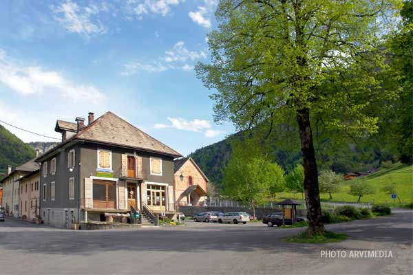 ancien bâtiment du village servant aujourd'hui de lieu d'exposition