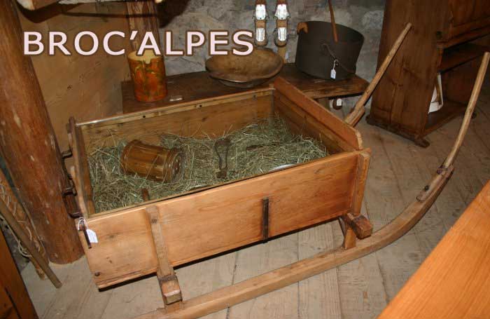 antiquaire spécialisé dans les meubles et objets savoyards